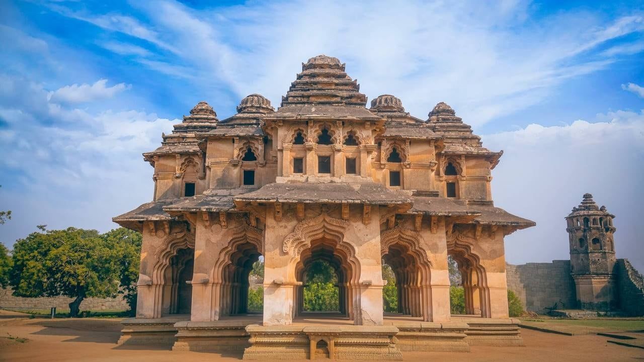 ಅನುಕರಣೆ ಸಾಕು ನಮ್ಮತನ ಬೇಕು