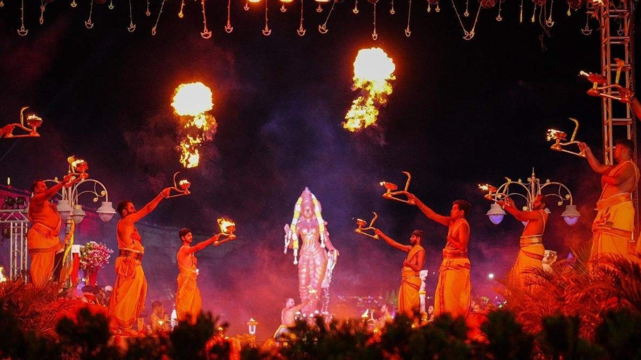 ಕೆಆರ್‌ಎಸ್‌ನ ಕಾವೇರಿ ಆರತಿಗೆ ಜಗಮಗದ ದೀಪಾಲಂಕಾರ