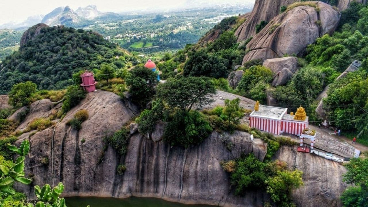 ಬೆಟ್ಟ ಹೇಳುತೈತೆ ನೂರೊಂದು ಕತೆ