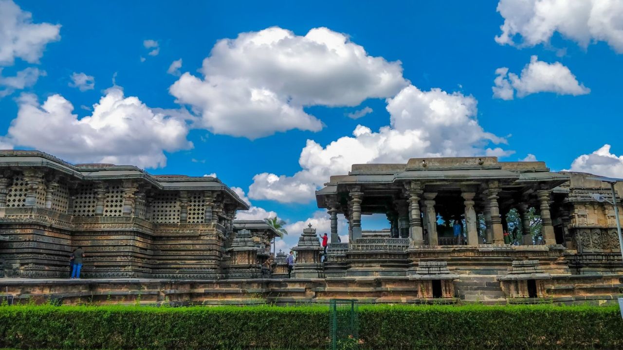 ಕೆಎಸ್‌ಟಿಡಿಸಿ ಸಾರಥಿ ಹೊರಟಿದೆ ದಾರಿಬಿಡಿ...