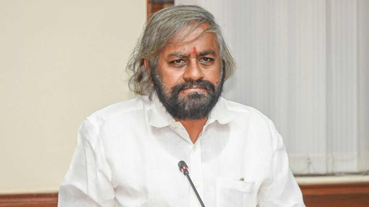 ಸಫಾರಿ ಕ್ಯಾಂಪರ್‌ಗಳಿಗೆ ಕಬ್ಬಿಣದ ಸರಳು, ಒಡೆಯದ ಗಾಜು ಅಳವಡಿಸಲು ಖಂಡ್ರೆ ಸೂಚನೆ
