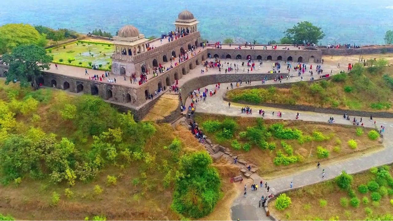 ಅಮರ ಪ್ರೇಮದ ಕುರುಹು ಈ ರೂಪಮತಿ ಮಂಟಪ