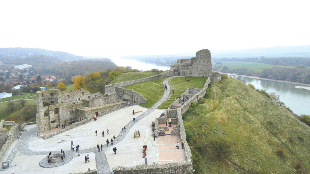 ಶತಮಾನಗಳ ಕಥೆ ಹೇಳುವ ಡೆವಿನ್ ಕೋಟೆ