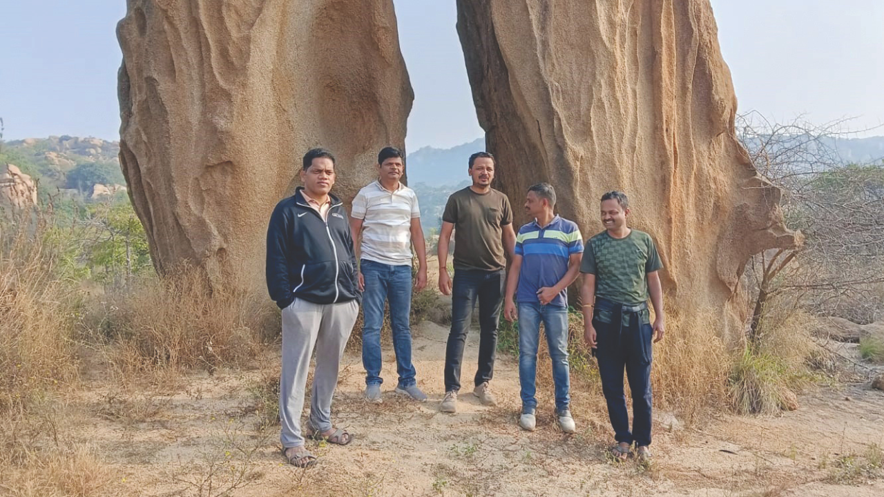 ಗುಡ್ಡದ ಮೇಲೆ ಕೋಟೆ ಇದ್ದುದ್ದಕ್ಕೆ ಗುಡೇಕೋಟೆಯಾಯ್ತು ಇದು ಕರಡಿಗಳ ನಾಡು… ನವಶಿಲಾಯುಗದ ಬೀಡು…