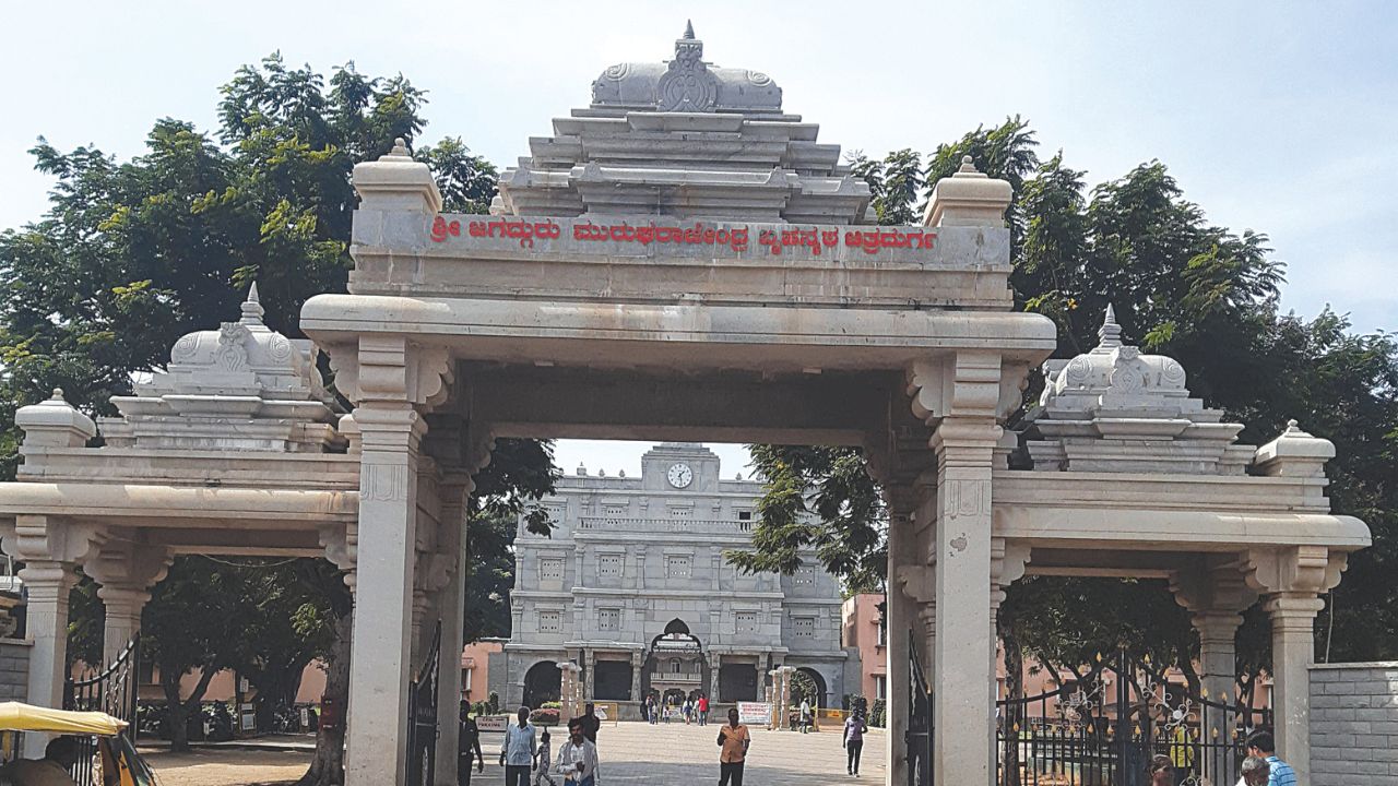 ಮುರುಘಾವನ ಕಂಡು ಮಾರುಹೋಗಬೇಕಷ್ಟೆ