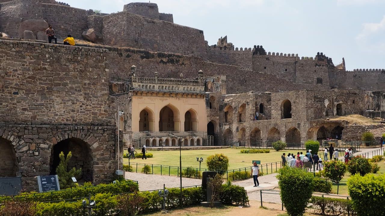 ಸುಡುವ ಬಿಸಿಲಲ್ಲಿ ತಂಪೆರೆವ ದೃಶ್ಯಕಾವ್ಯ : ಗೋಲ್ಕೊಂಡ