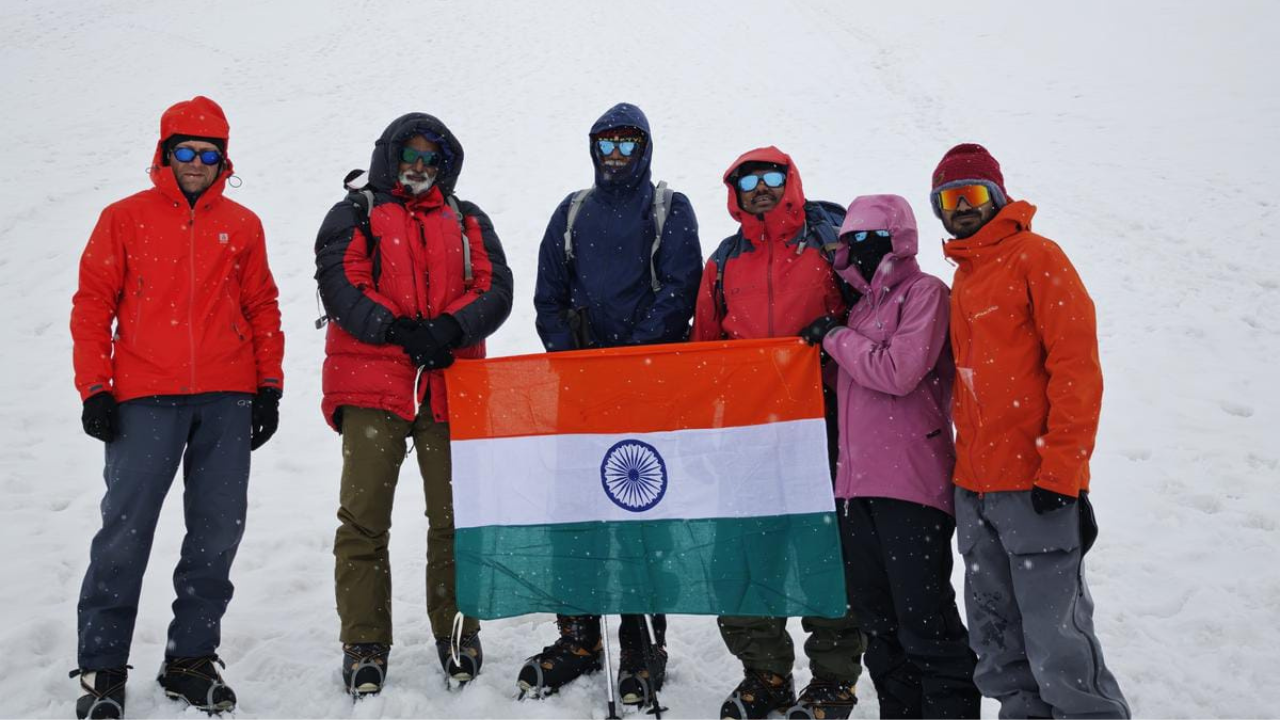 74ರ ಹರೆಯದಲ್ಲಿ ಎಲ್ಬ್ರಸ್ ಶಿಖರ ಜಯಿಸಿದ ಕೇರಳಿಗ