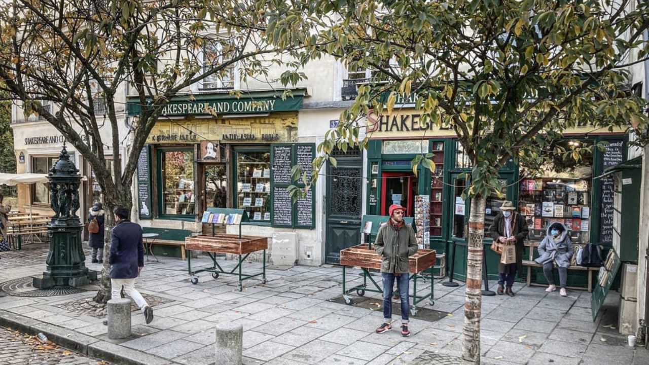 ಪ್ಯಾರಿಸಿನ ಸೀನ್ ನದಿಯ ದಂಡೆಯ ಮೇಲೆ ಸಾಹಿತ್ಯದ ಧರ್ಮಛತ್ರ!