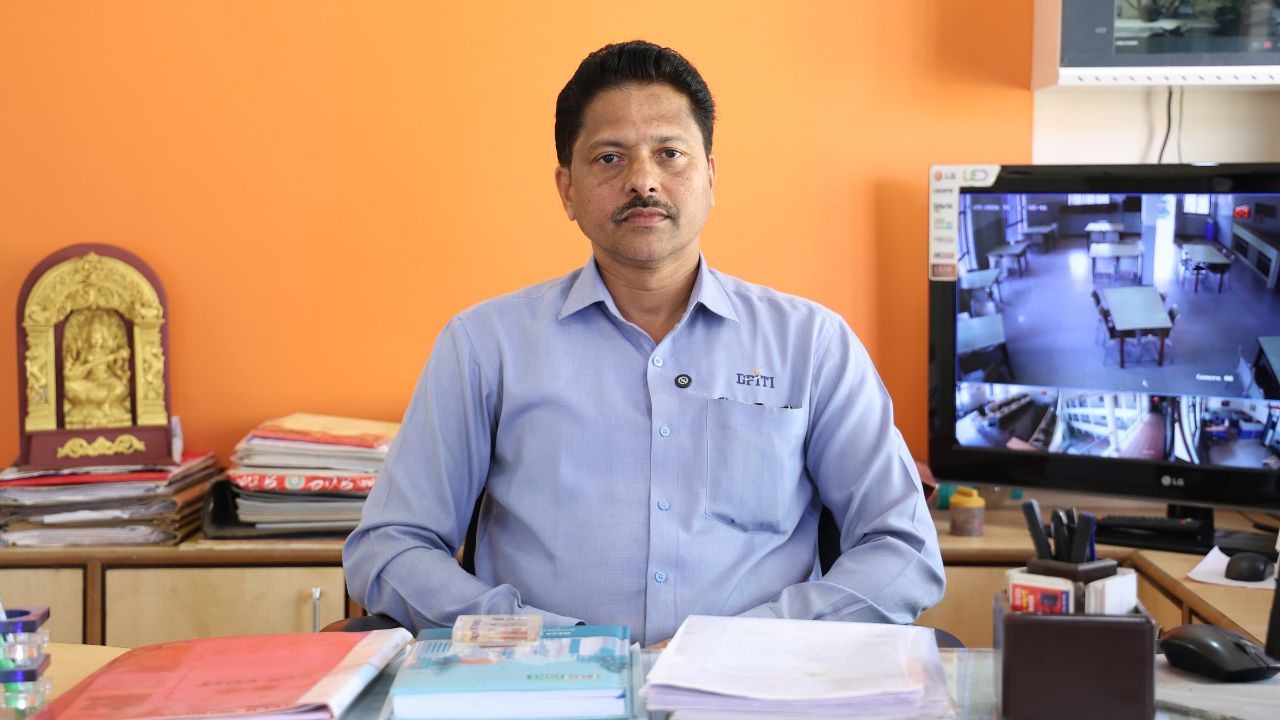 ದಿನೇಶ್‌ ಆರ್‌ ನಾಯ್ಕ್‌ ನಾಯಕತ್ವದಲ್ಲಿ ದೇಶಪಾಂಡೆ ಐಟಿಐ ಕಾಲೇಜು