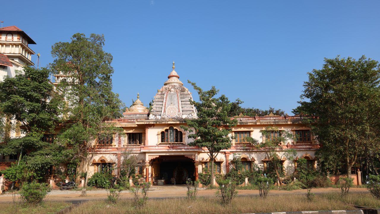 ಐವತ್ತರ ಹೊಸ್ತಿಲಲ್ಲಿ ಡಿವೈನ್‌ ಪಾರ್ಕ್‌