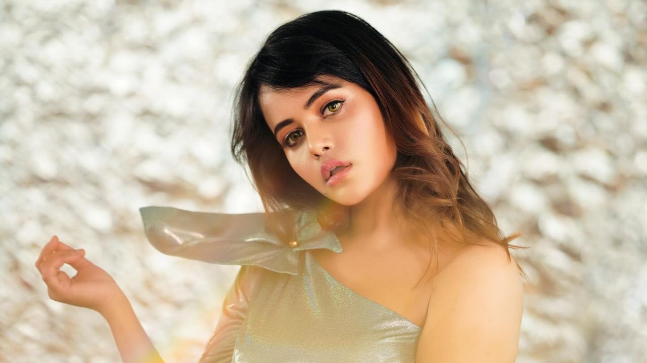 ಪ್ಯಾರಿಸ್ ಏರ್‌ಪೋರ್ಟ್‌ನಲ್ಲಿ ಏಕಾಂಗಿಯಾಗಿ ಏಳುಗಂಟೆ!