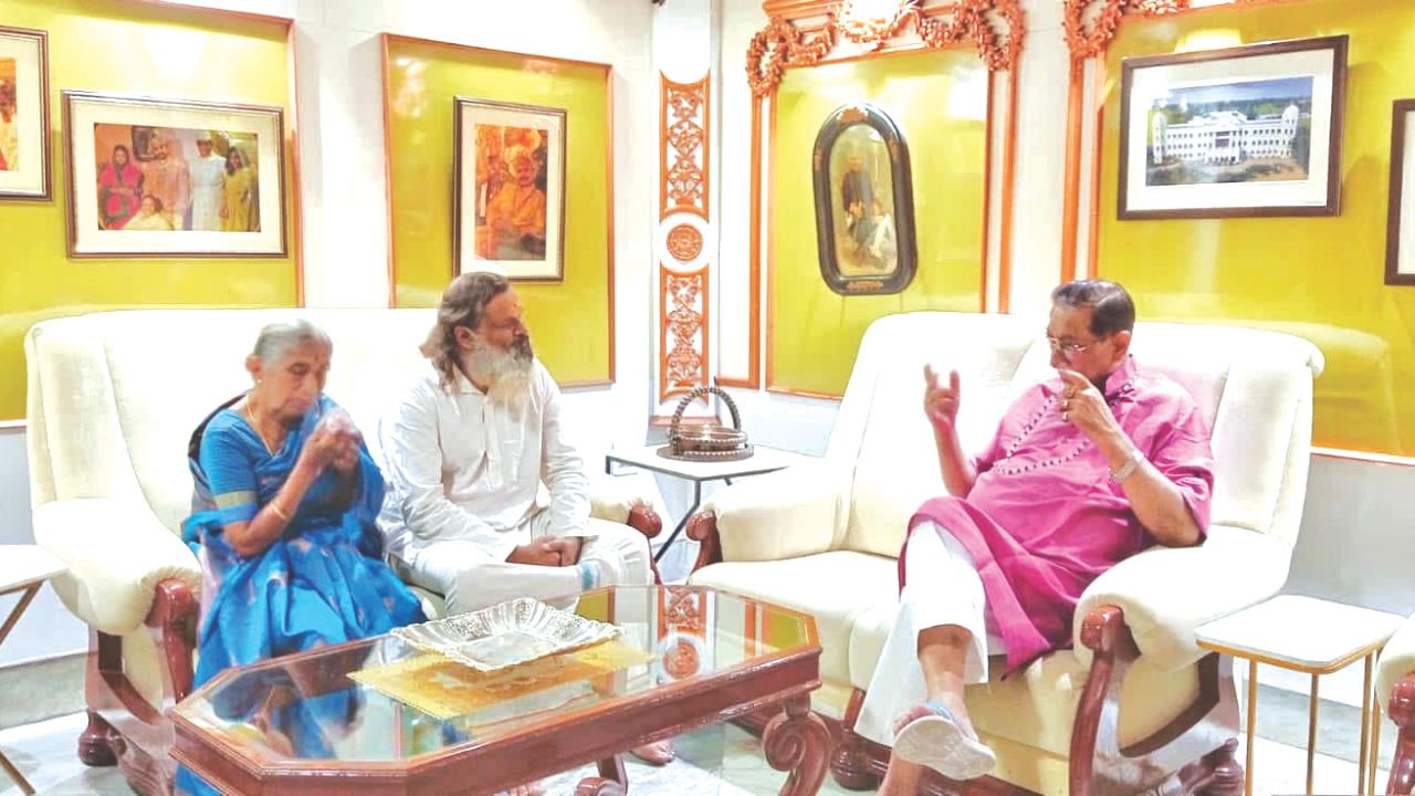 ಭವ್ಯ ಅರಮನೆಯೊಳ್ ಮಹಾರಾಜರೊಂದಿಗೆ ಭೋಜನ!