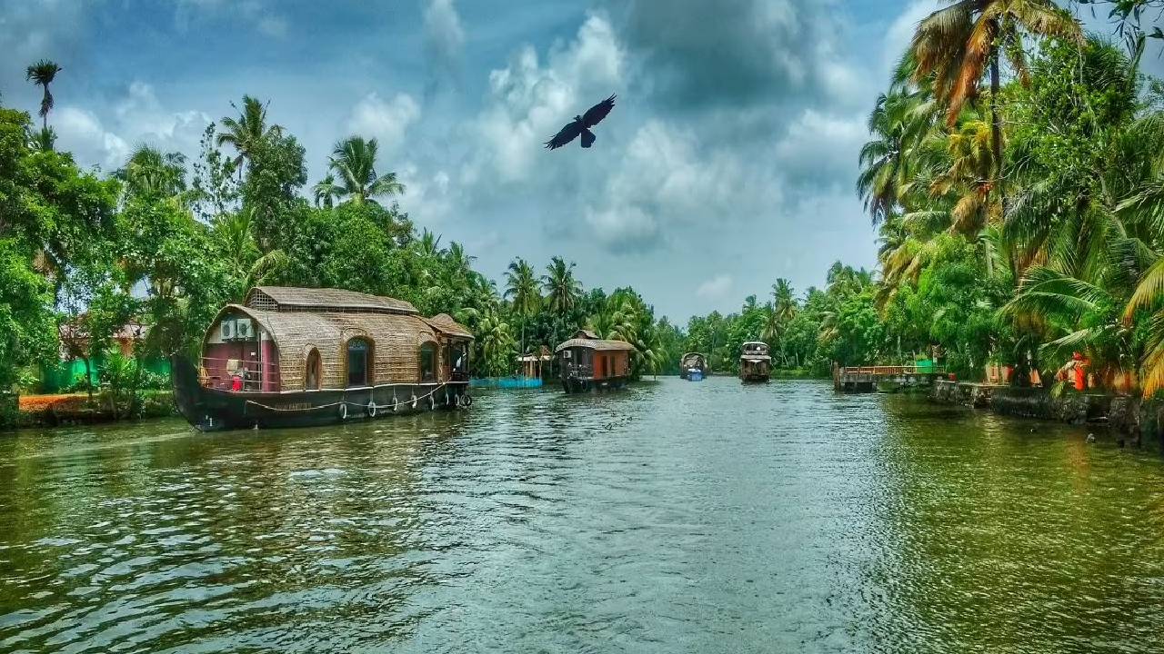 ಮೈ ಚೆಲ್ಲಿರುವ ತೆಂಗಿನಗರಿಗಳ ನಡುವಿನ ಸುಂದರ ತಾಣ “ವಲಿಯಪರಂಬ"