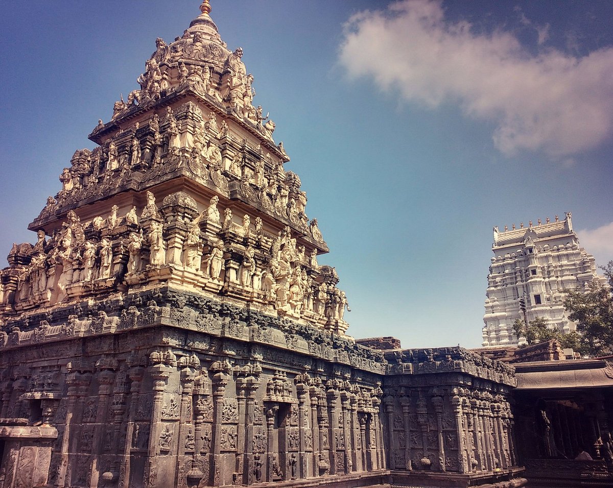 ಚಿಂತೆ ಮರೆಮಾಡುವ ಸುಂದರ ದೇವಾಲಯ - ತಾಡಿಪತ್ರಿಯ ಚಿಂತಲ ವೆಂಕಟರಮಣಸ್ವಾಮಿ