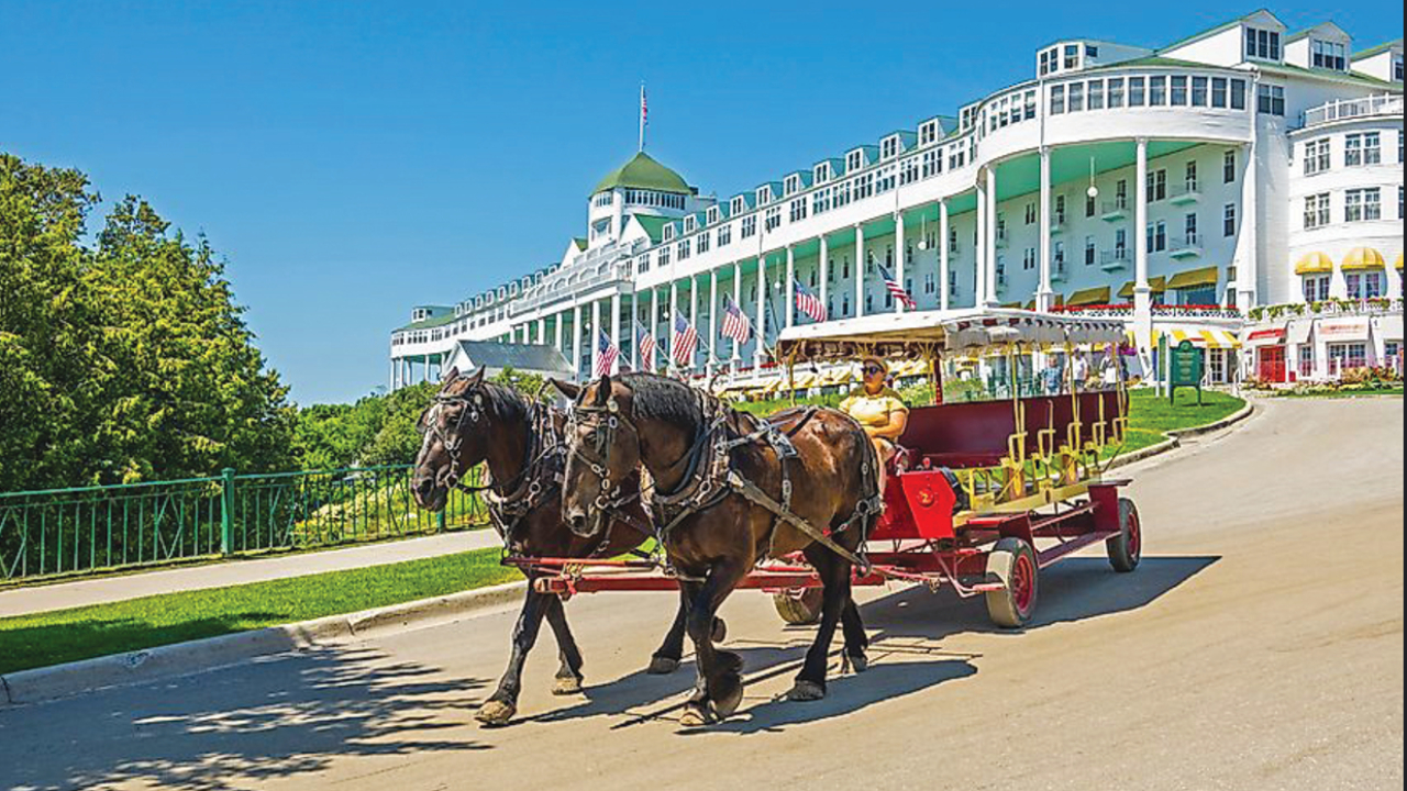 ಅಮೆರಿಕದಲ್ಲೊಂದು ವಿಚಿತ್ರ ದ್ವೀಪ! ಓಡಾಟಕ್ಕಿಲ್ಲಿ ಕಾರಿಲ್ಲ ಕುದುರೆಗಳದ್ದೇ ಕಾರುಬಾರು