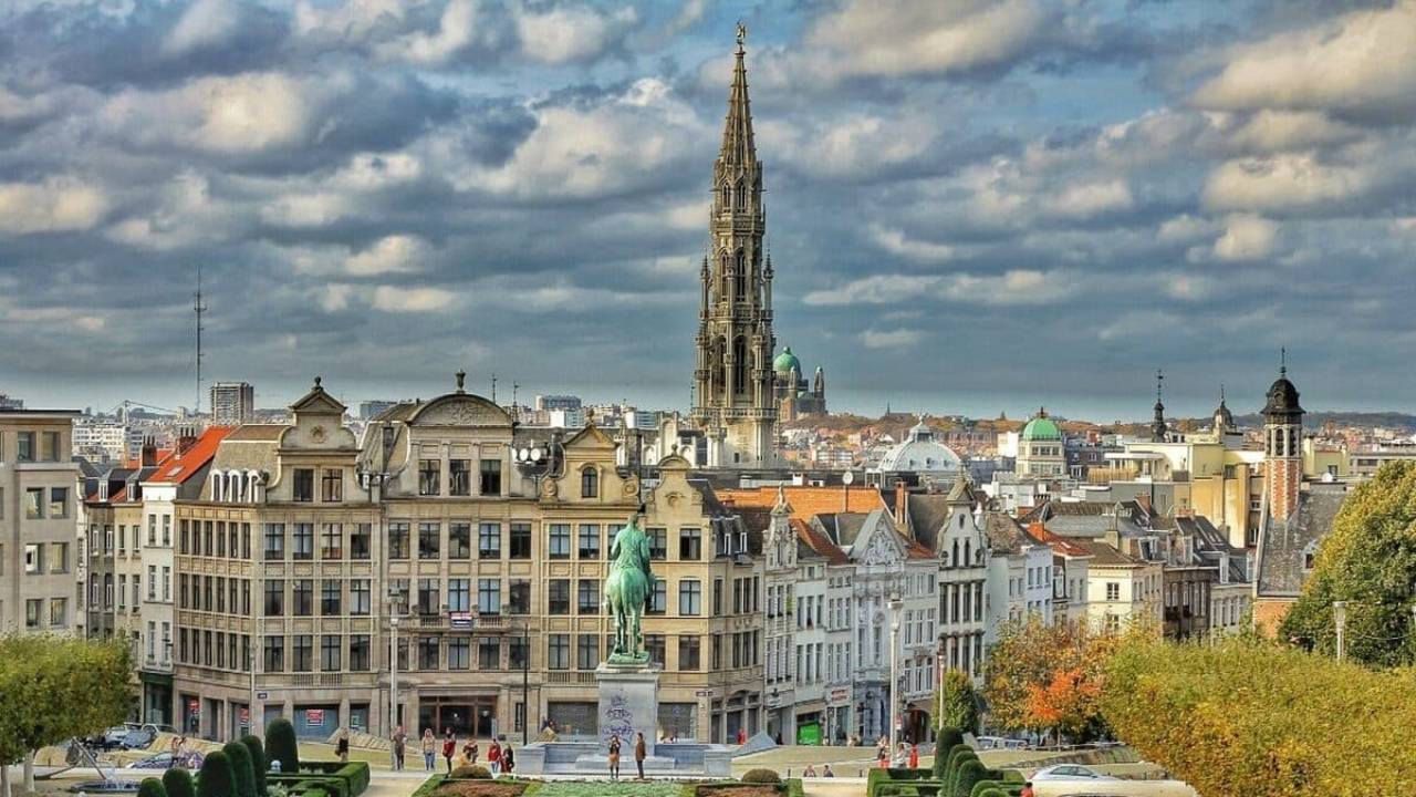 ಗ್ರಾಂಡ್ ಪ್ಲೇಸ್‌ನಿಂದ ವಾಟರ್‌ಲೂ ಯುದ್ಧಭೂಮಿವರೆಗೆ