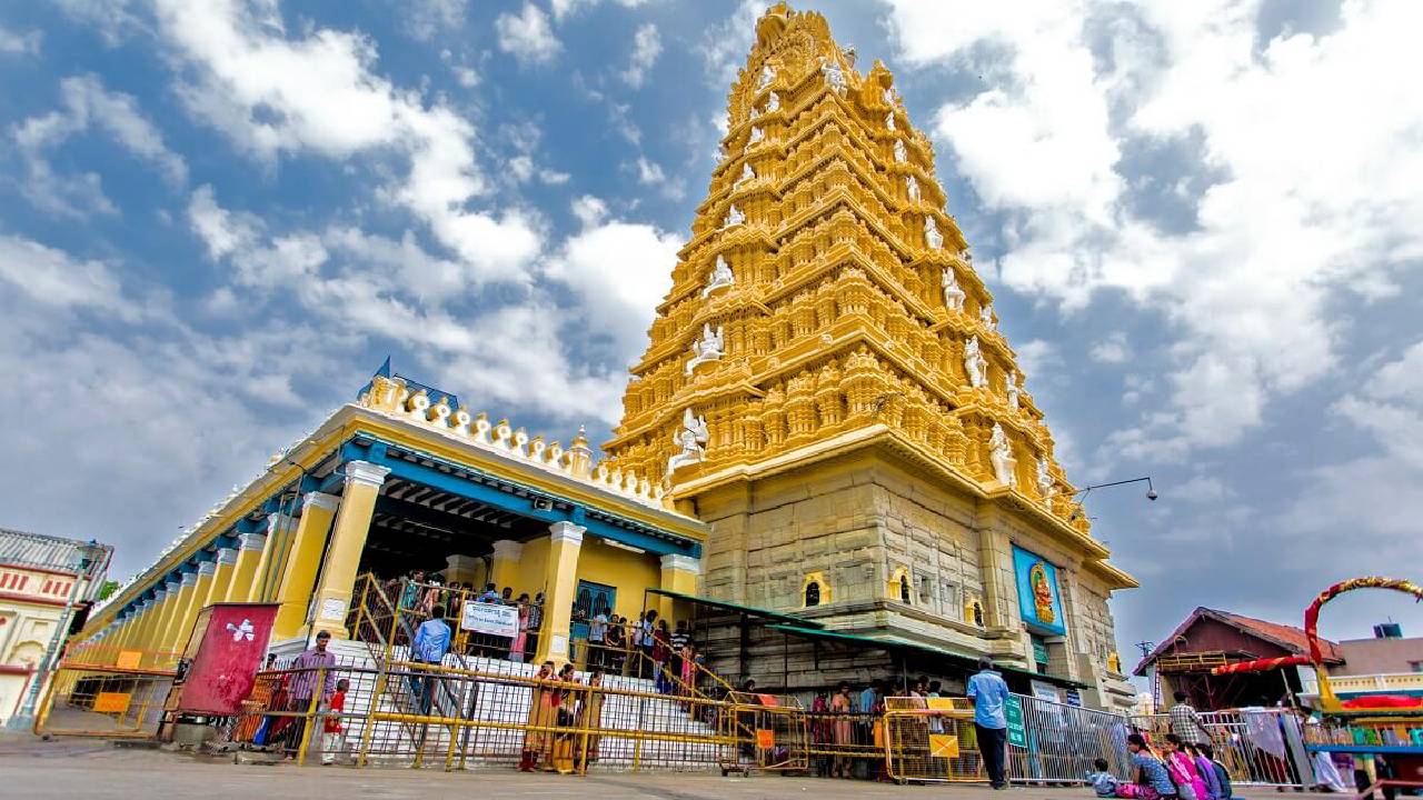 ಚಾಮುಂಡಿ ಬೆಟ್ಟದಲ್ಲಿ ಮೊಬೈಲ್‌ ಕ್ಯಾಮರಾ ನಿಷೇಧ, ರೀಲ್ಸ್‌ ಬ್ಯಾನ್