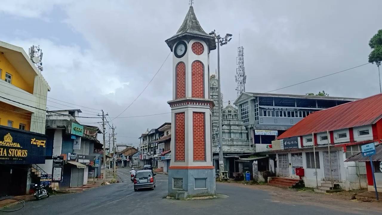 ಗಡಿ ಪೇಟೆಯಲ್ಲಿ ಕಂಗೊಳಿಸುತ್ತಿದೆ ಗಡಿಯಾರ ಕಂಬ!