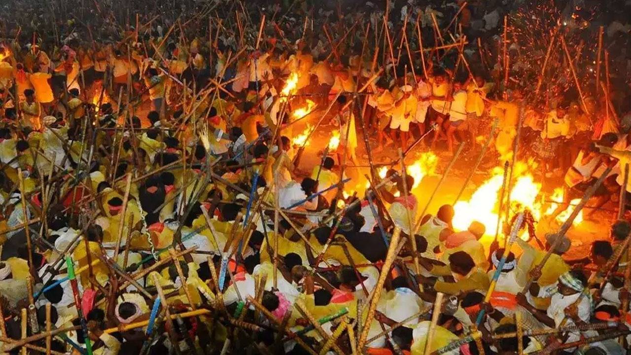 ದೊಣ್ಣೆ ಏಟಿನ ದಸರಾಚರಣೆ..!