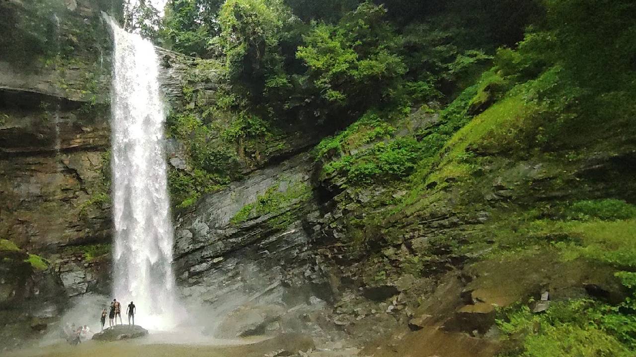 ಅಲ್ಲೊಬ್ಬಳು ಮನವ ಕಾಡುವ ರೂಪಸಿ ಇದ್ದಾಳೆ!
