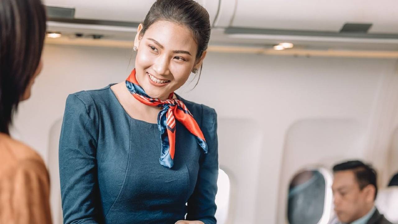 ವಿಮಾನ ಸಿಬ್ಬಂದಿಯೂ, ಗಿಫ್ಟ್‌ ಸ್ವೀಕಾರವೂ