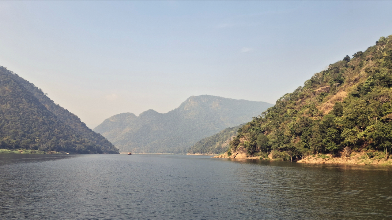ಗೋದಾವರಿಯ ಸುತ್ತಲಿನ ಗಿರಿದಾರಿಯಲ್ಲಿ