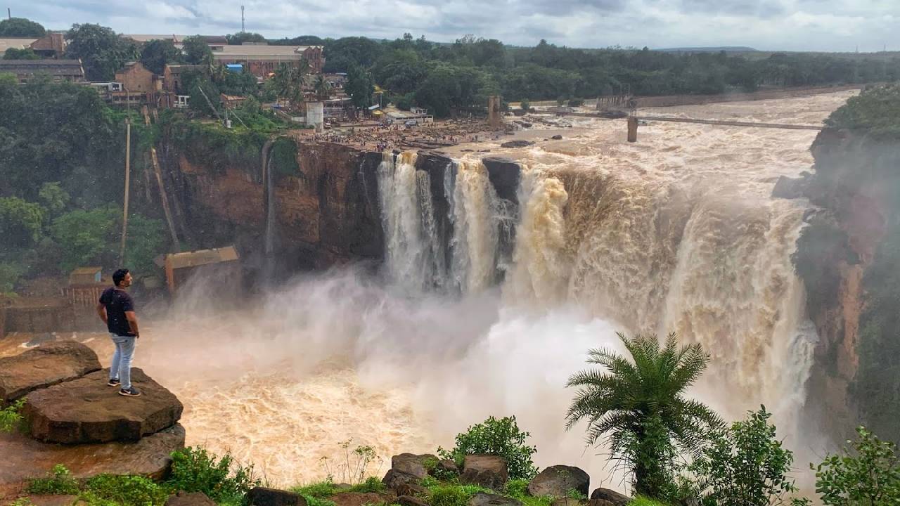 ಗೋಕಾಕ್ ಫಾಲ್ಸ್ ನಲ್ಲಿ  ಕೆಂಪು ನೀರಿನ ಜಲಧಾರೆ