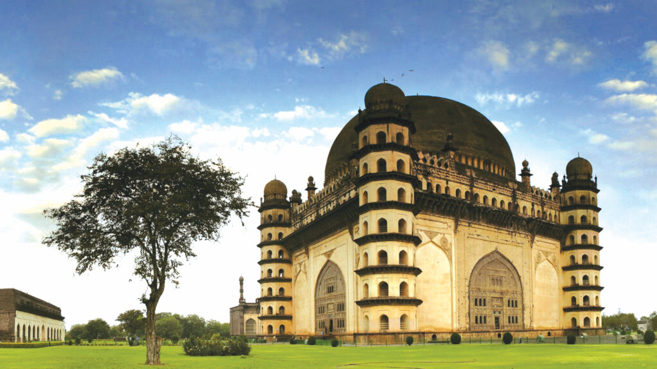 ಗುಮ್ಮಟಗಳ ನಗರಿಯಲ್ಲಿ ಒಂದು ಸುತ್ತು