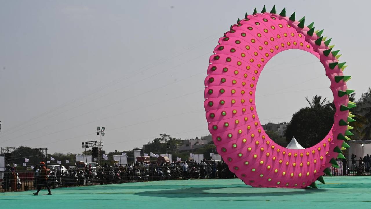 ವಾಣಿಜ್ಯ ನಗರಿಯಲ್ಲಿ ಅಂತಾರಾಷ್ಟ್ರೀಯ ಗಾಳಿಪಟ ಉತ್ಸವಕ್ಕೆ ಅದ್ಧೂರಿ ತೆರೆ