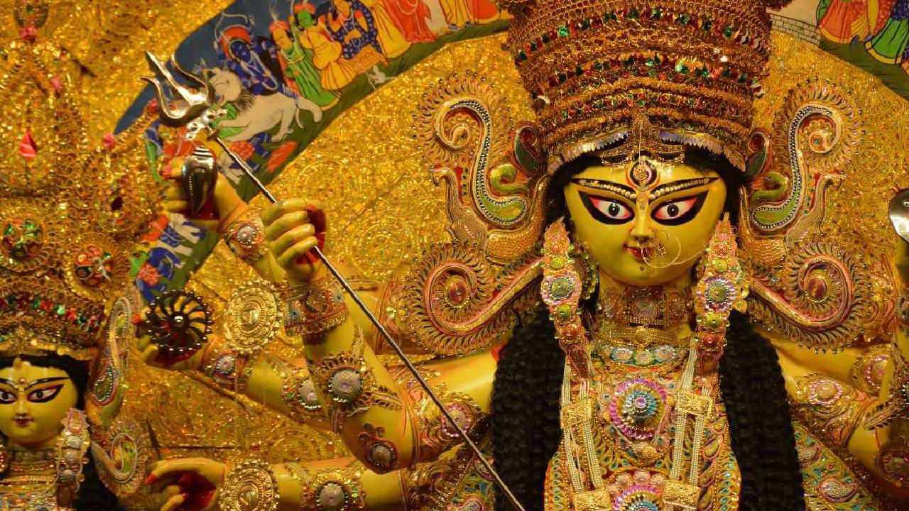 ಕಣ್ಣು ಬರೆದ ಮೇಲೆ ಭೂಮಿಗೆ ಬರುವ ದೇವಿ