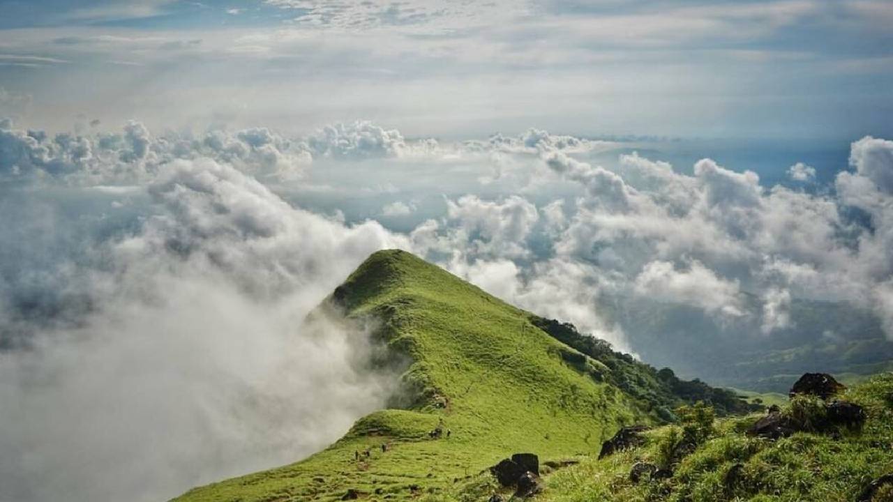ವ್ಯೂ ಪಾಯಿಂಟ್‌ ಕುಮಾರ್‌ ಪರ್ವತ ಶಿಖರ