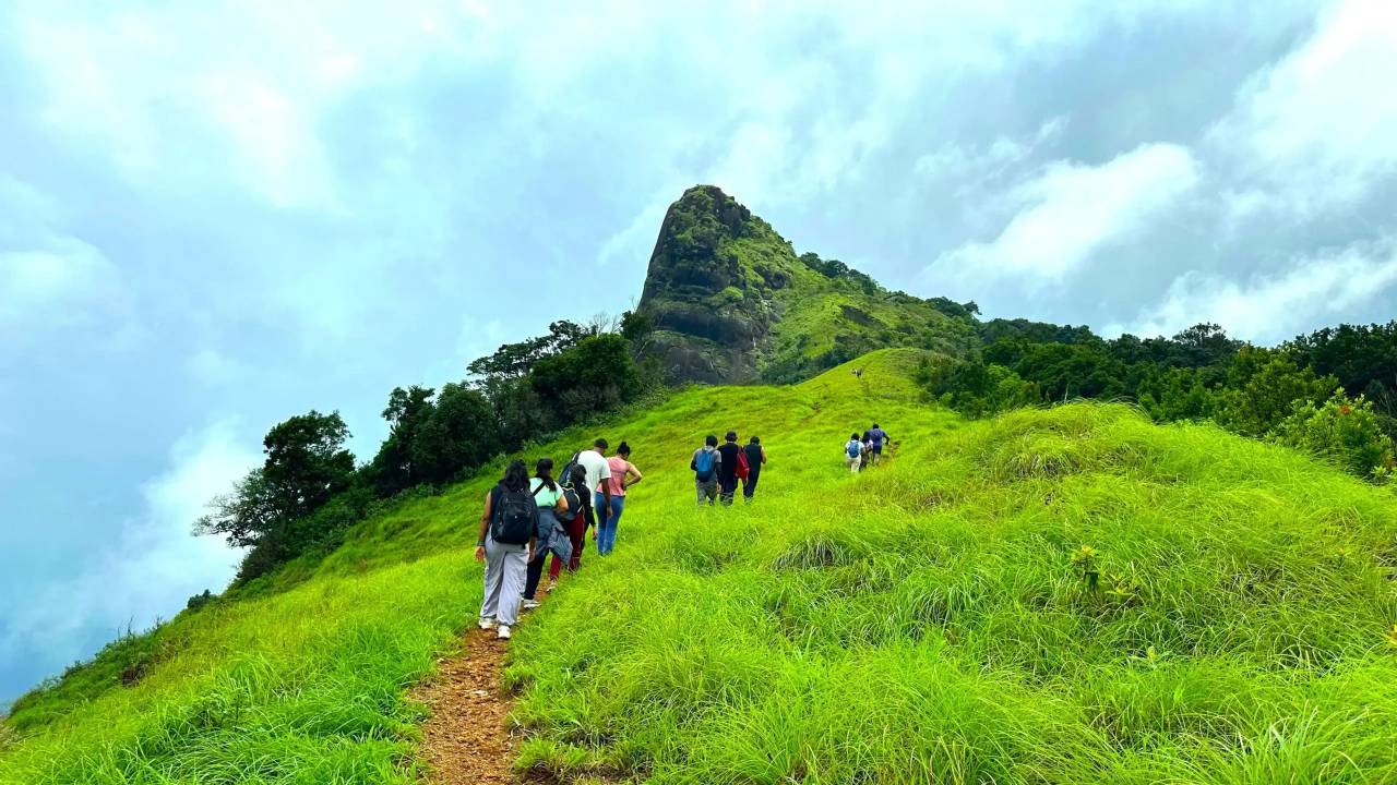 ವರುಣನ ನರ್ತನದ ನಡುವೆ ಕುರಿಂಜಾಲ್ ಚಾರಣ !
