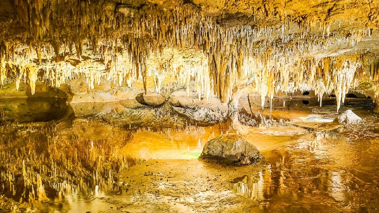 ನೆಲದಡಿಯ ವಿಸ್ಮಯಲೋಕ - ಲೂರೆ ಕೇವರ್ನ್ಸ್