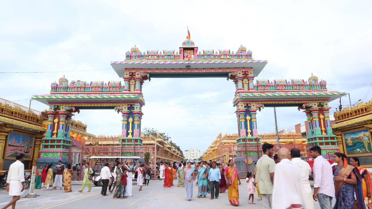 ಮಂತ್ರಾಲಯಕೆ ಹೋಗೋಣ...ಗುರುರಾಯರ ದರುಶನ ಮಾಡೋಣ