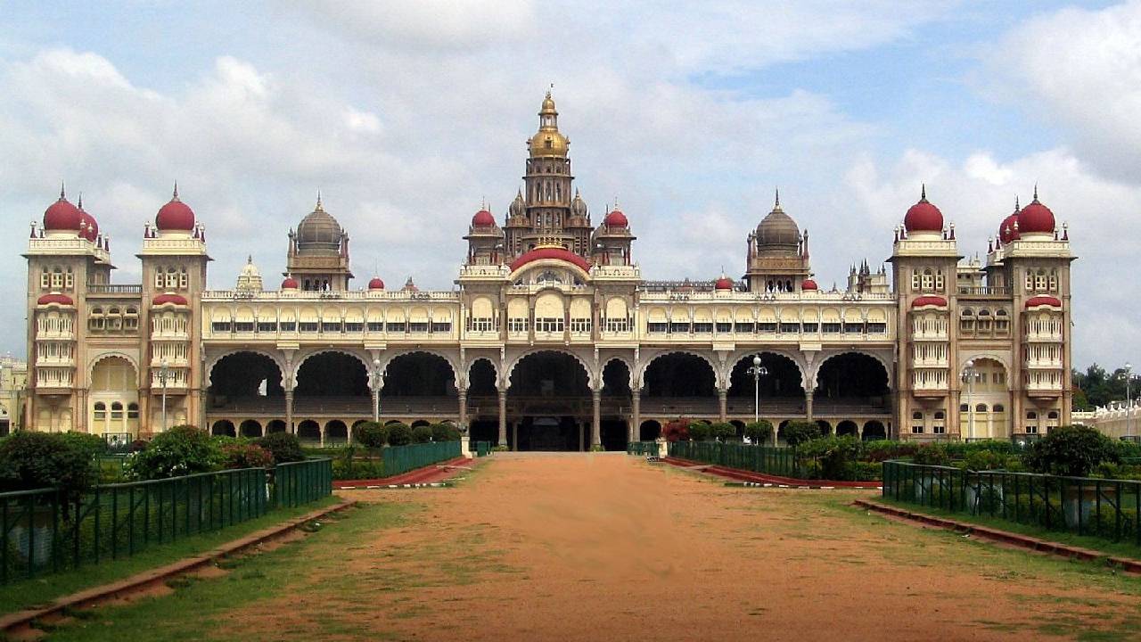 ಗೊಂದಲಗಳ ನಡುವೆ ಮೈಸೂರಿಗೆ ಪ್ರವಾಸಿಗರ ಭೇಟಿ