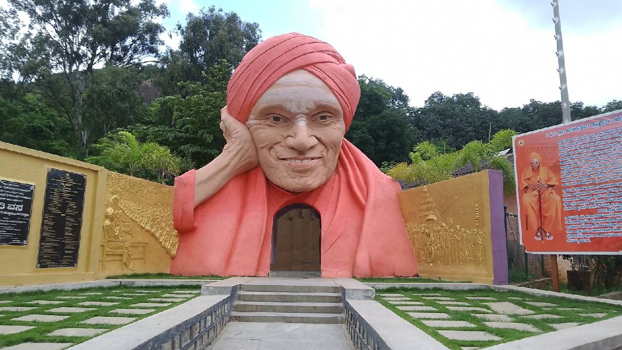ನಡೆದಾಡುವ ದೇವರ ಭೂಮಿಯಲ್ಲಿ ನಡೆದಾಡಿ!