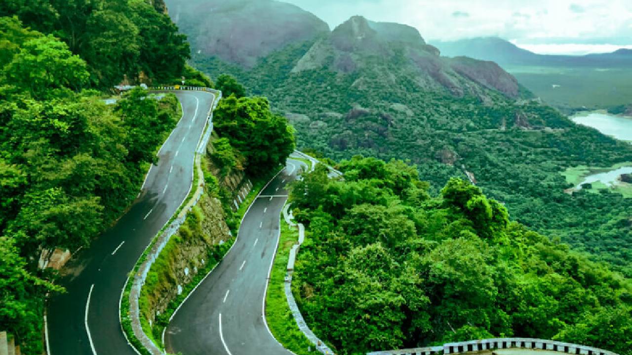 ವಾಲ್ಪರಾಯ್ ಹಸಿರ ನಡುವೆ