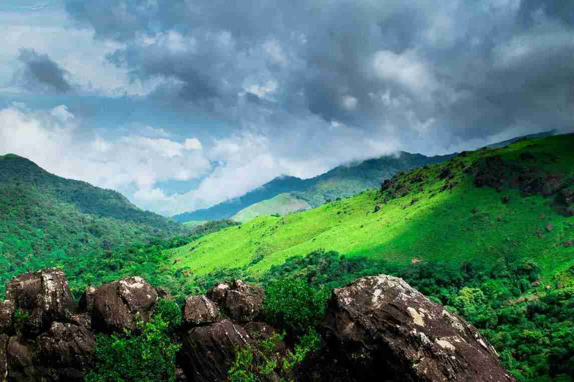 ಮೇ 12ರಂದು ಬುದ್ಧ ಪೂರ್ಣಿಮೆಗೆ ರಜೆ ಸಿಕ್ಕಿದೆಯೇ ? ಭಾರತದ ಈ ಗಿರಿಧಾಮಗಳಿಗೆ ಭೇಟಿ ಕೊಟ್ಟು ಸರಣಿ ರಜೆಯನ್ನು ಆನಂದಿಸಿ.
